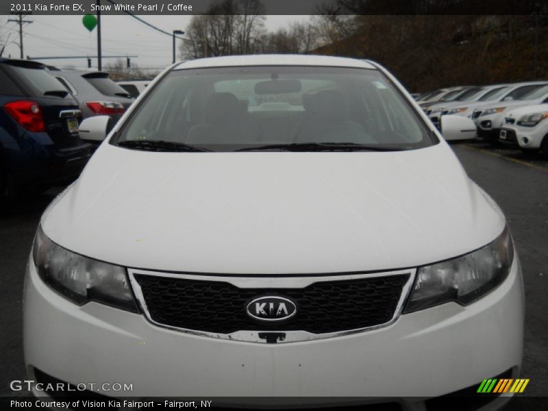 Snow White Pearl / Coffee 2011 Kia Forte EX