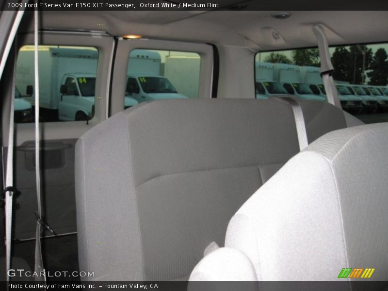 Oxford White / Medium Flint 2009 Ford E Series Van E150 XLT Passenger