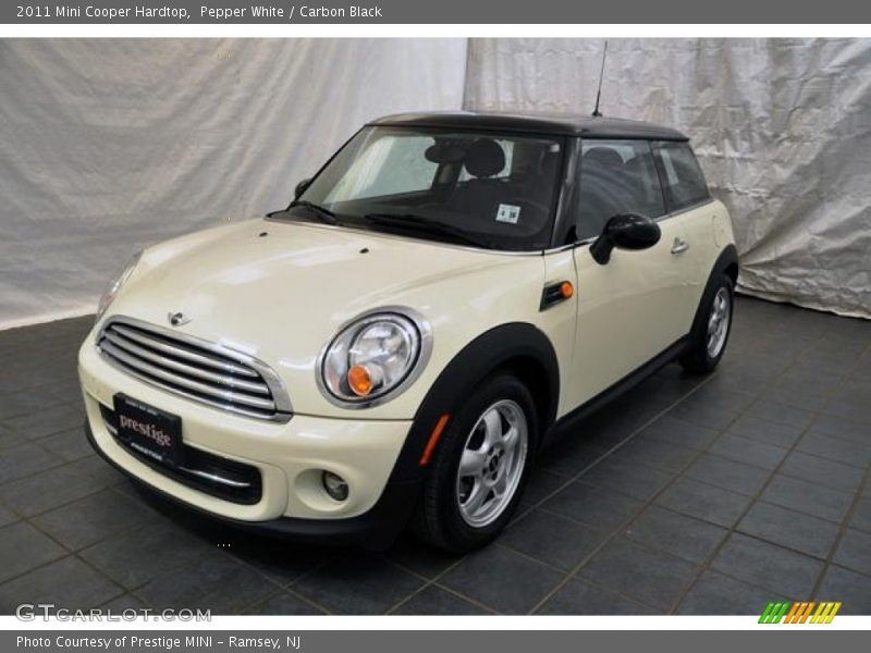 Pepper White / Carbon Black 2011 Mini Cooper Hardtop