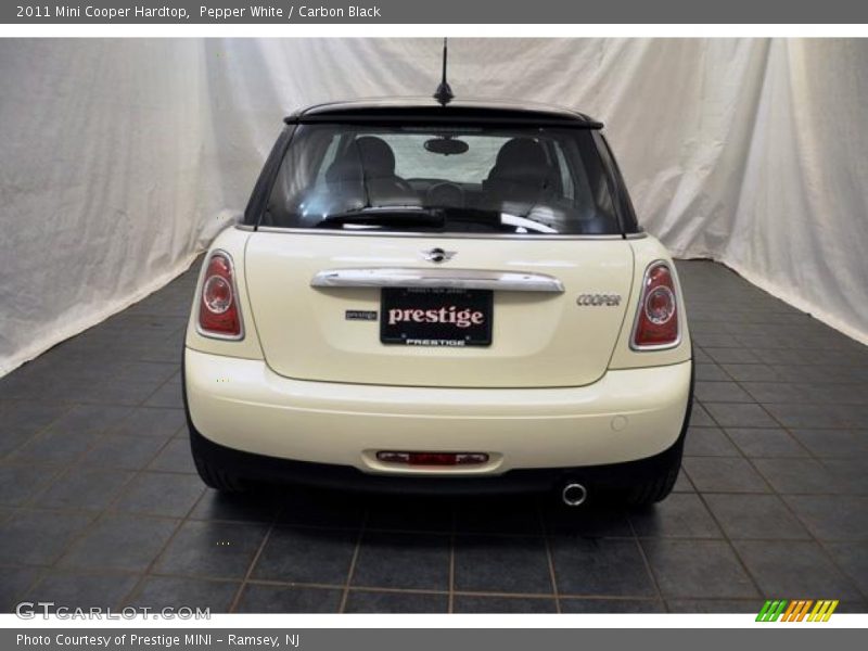 Pepper White / Carbon Black 2011 Mini Cooper Hardtop