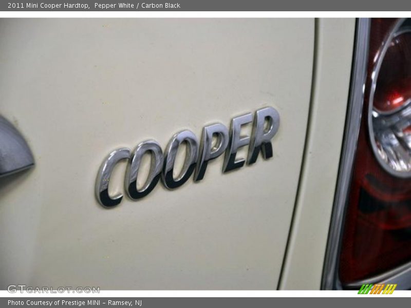 Pepper White / Carbon Black 2011 Mini Cooper Hardtop