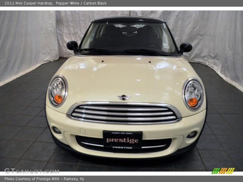Pepper White / Carbon Black 2011 Mini Cooper Hardtop