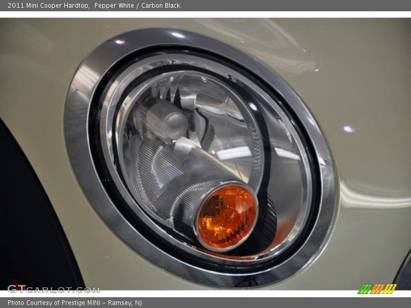 Pepper White / Carbon Black 2011 Mini Cooper Hardtop