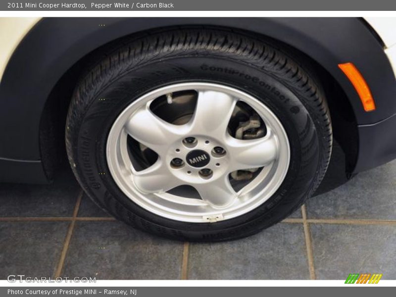 Pepper White / Carbon Black 2011 Mini Cooper Hardtop