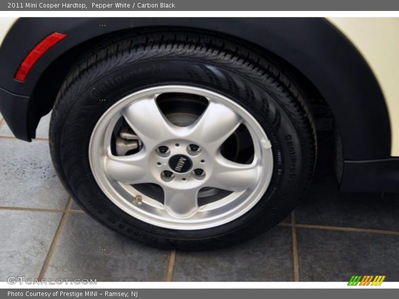 Pepper White / Carbon Black 2011 Mini Cooper Hardtop