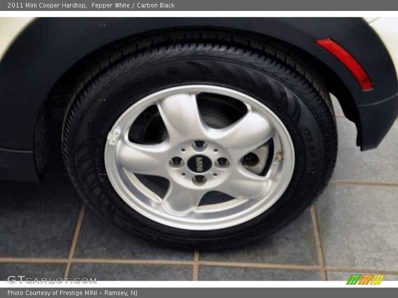 Pepper White / Carbon Black 2011 Mini Cooper Hardtop