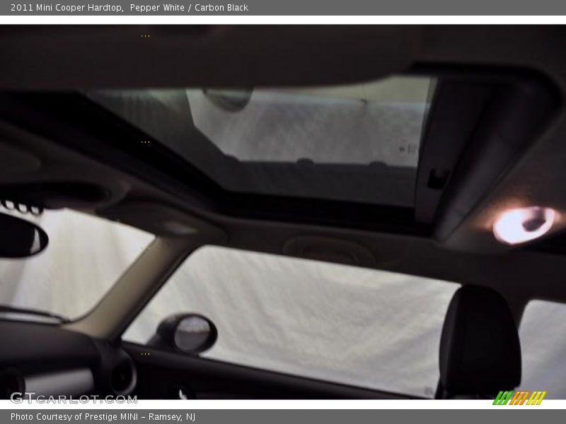 Pepper White / Carbon Black 2011 Mini Cooper Hardtop