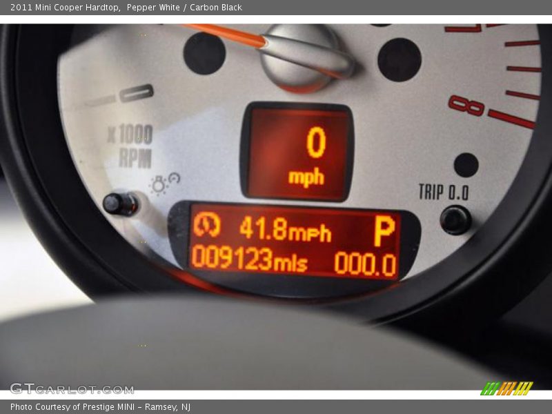 Pepper White / Carbon Black 2011 Mini Cooper Hardtop