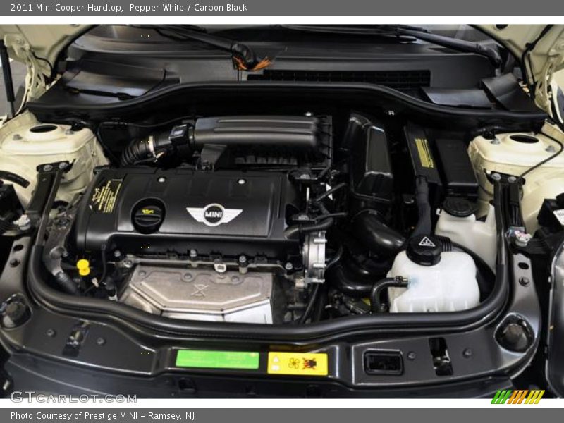 Pepper White / Carbon Black 2011 Mini Cooper Hardtop