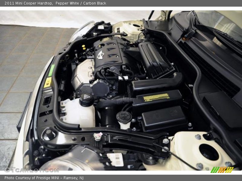 Pepper White / Carbon Black 2011 Mini Cooper Hardtop