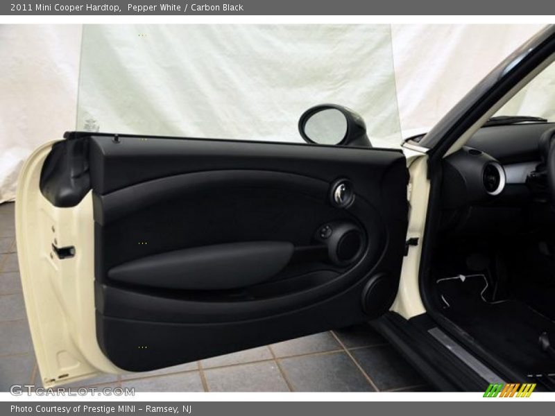 Pepper White / Carbon Black 2011 Mini Cooper Hardtop