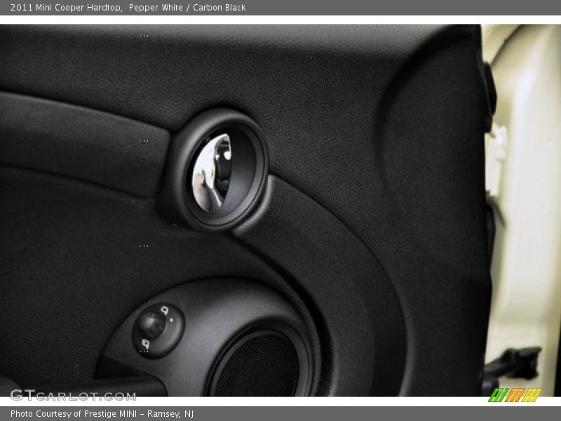 Pepper White / Carbon Black 2011 Mini Cooper Hardtop
