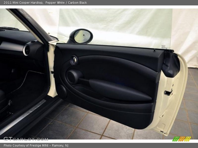 Pepper White / Carbon Black 2011 Mini Cooper Hardtop