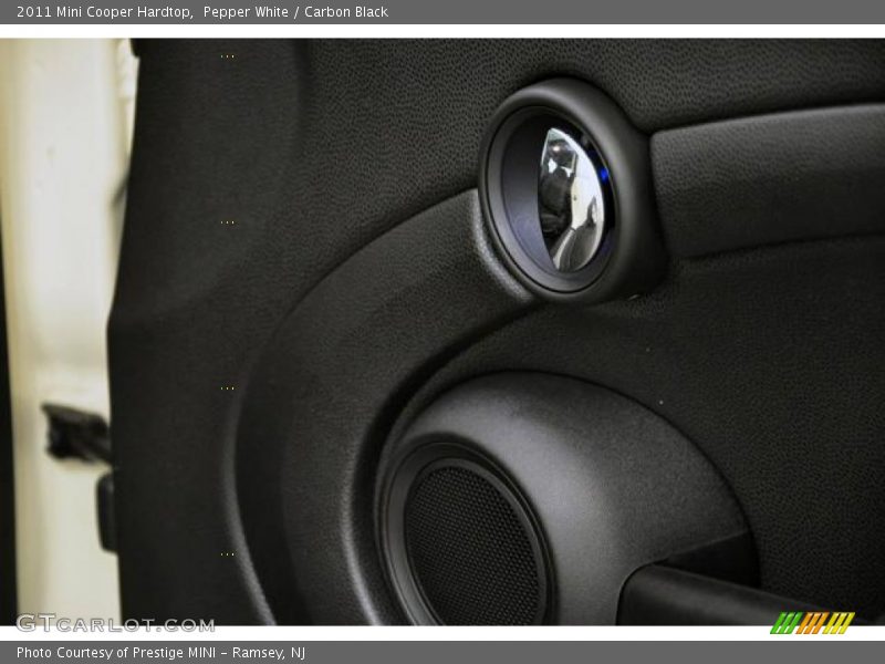 Pepper White / Carbon Black 2011 Mini Cooper Hardtop
