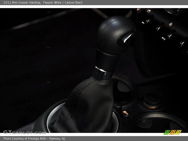 Pepper White / Carbon Black 2011 Mini Cooper Hardtop