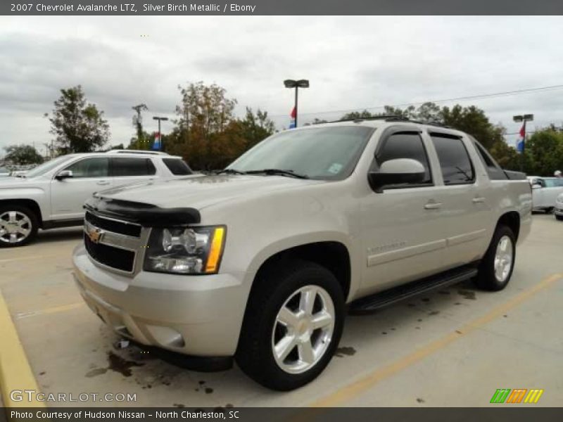 Front 3/4 View of 2007 Avalanche LTZ
