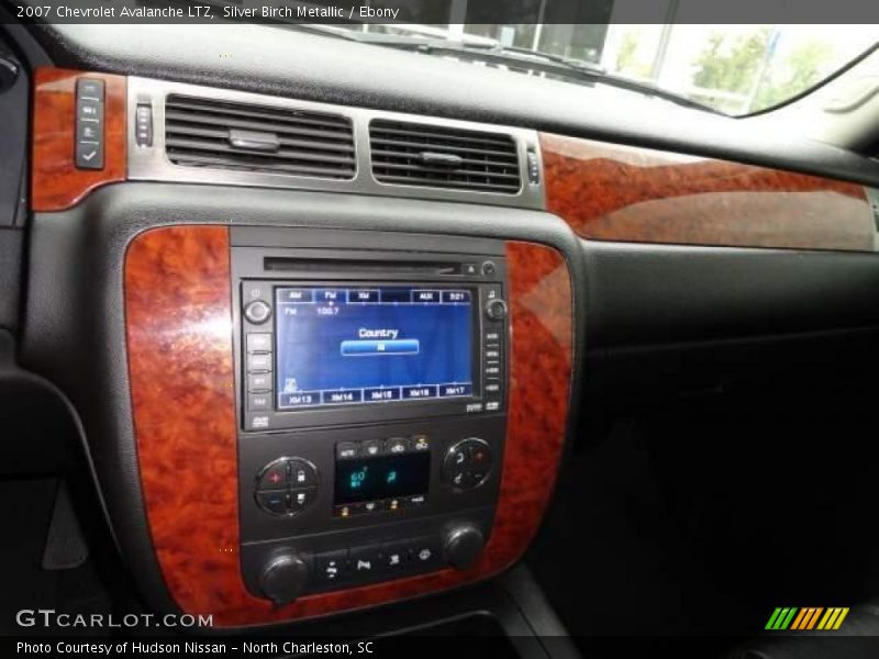 Silver Birch Metallic / Ebony 2007 Chevrolet Avalanche LTZ
