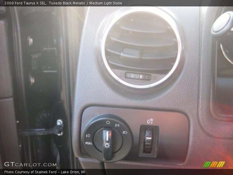 Tuxedo Black Metallic / Medium Light Stone 2009 Ford Taurus X SEL