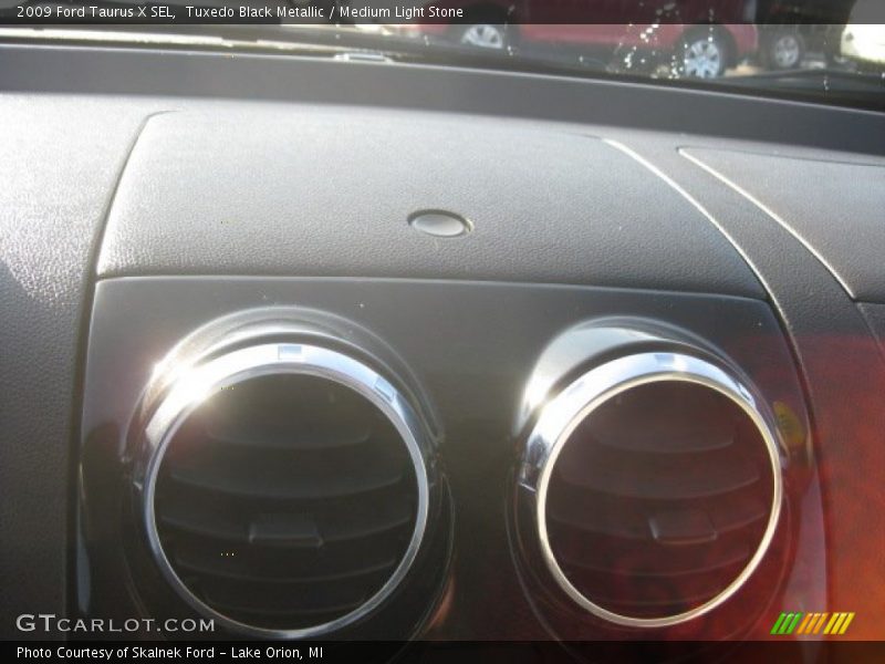 Tuxedo Black Metallic / Medium Light Stone 2009 Ford Taurus X SEL