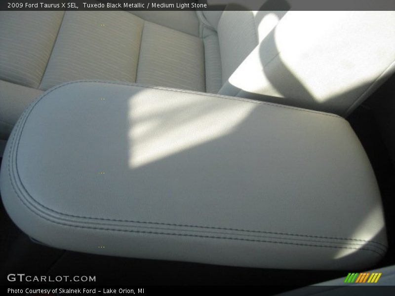 Tuxedo Black Metallic / Medium Light Stone 2009 Ford Taurus X SEL