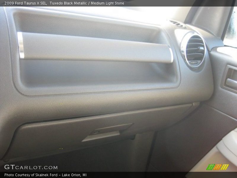 Tuxedo Black Metallic / Medium Light Stone 2009 Ford Taurus X SEL