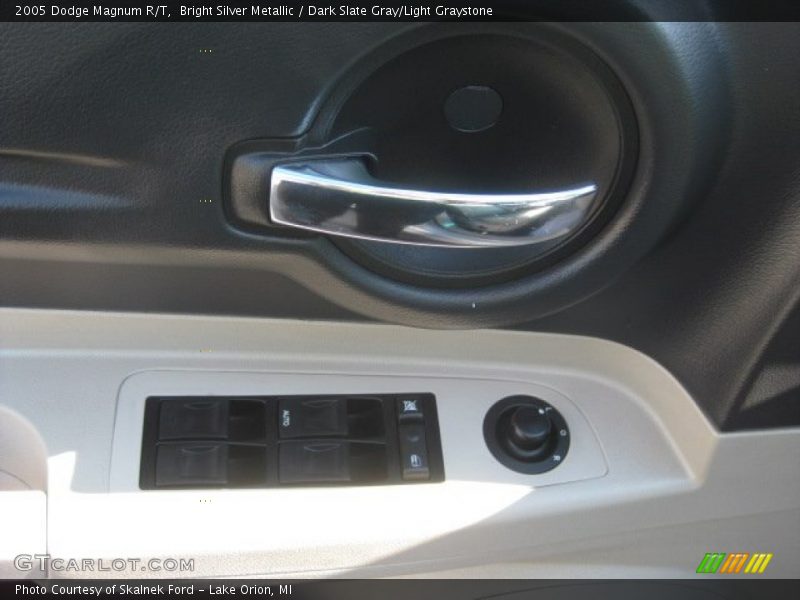 Bright Silver Metallic / Dark Slate Gray/Light Graystone 2005 Dodge Magnum R/T