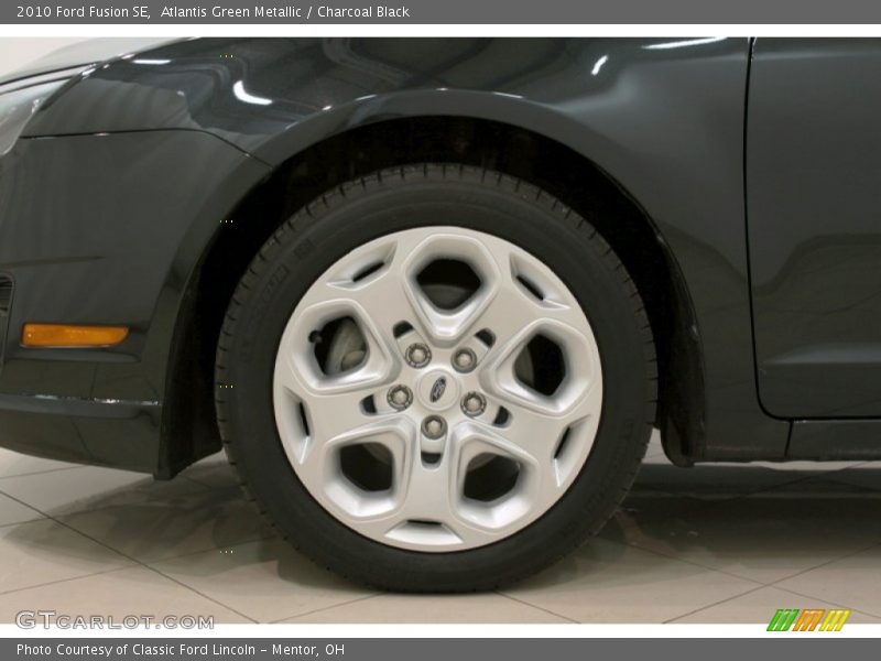 Atlantis Green Metallic / Charcoal Black 2010 Ford Fusion SE