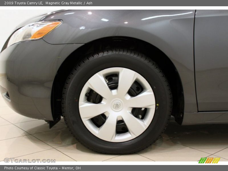Magnetic Gray Metallic / Ash 2009 Toyota Camry LE