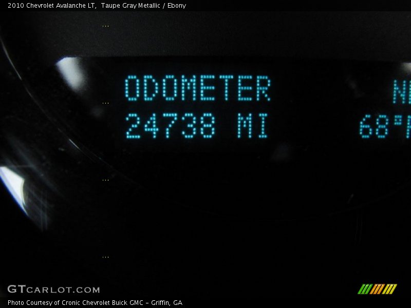 Taupe Gray Metallic / Ebony 2010 Chevrolet Avalanche LT