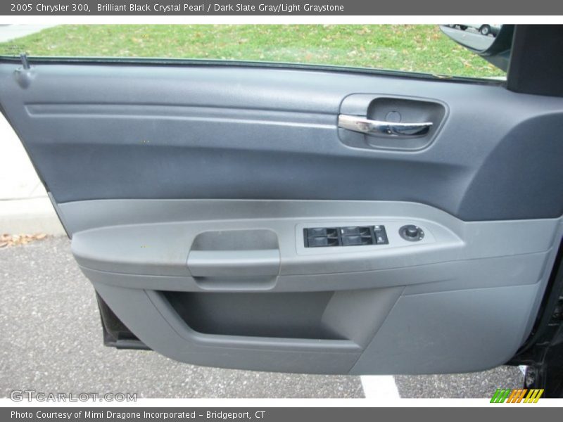 Brilliant Black Crystal Pearl / Dark Slate Gray/Light Graystone 2005 Chrysler 300