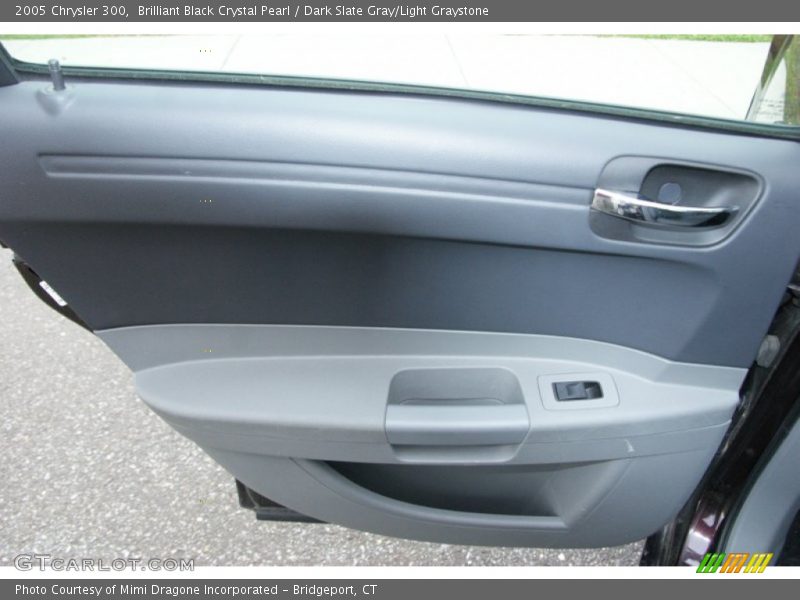 Brilliant Black Crystal Pearl / Dark Slate Gray/Light Graystone 2005 Chrysler 300