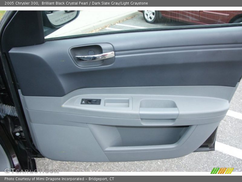 Brilliant Black Crystal Pearl / Dark Slate Gray/Light Graystone 2005 Chrysler 300