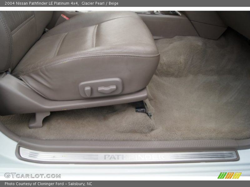 Glacier Pearl / Beige 2004 Nissan Pathfinder LE Platinum 4x4