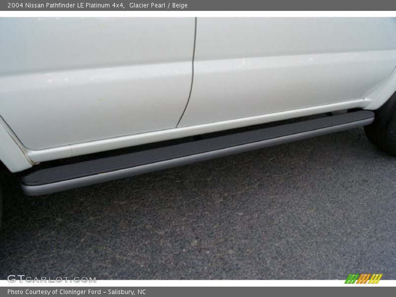 Glacier Pearl / Beige 2004 Nissan Pathfinder LE Platinum 4x4