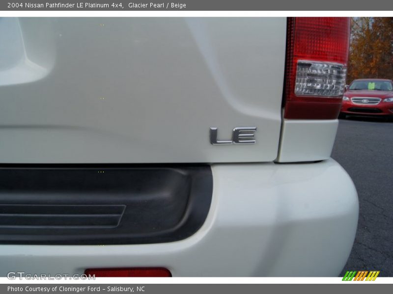 Glacier Pearl / Beige 2004 Nissan Pathfinder LE Platinum 4x4