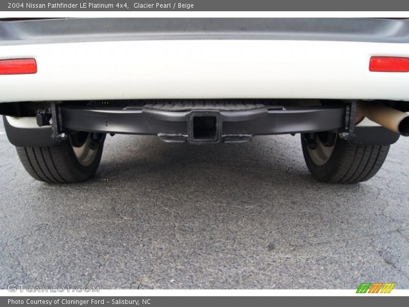 Glacier Pearl / Beige 2004 Nissan Pathfinder LE Platinum 4x4
