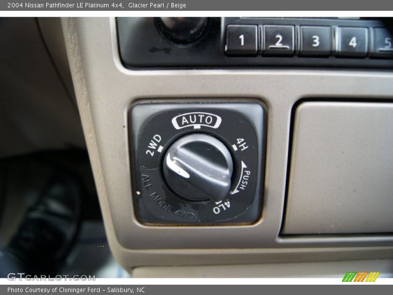 Controls of 2004 Pathfinder LE Platinum 4x4