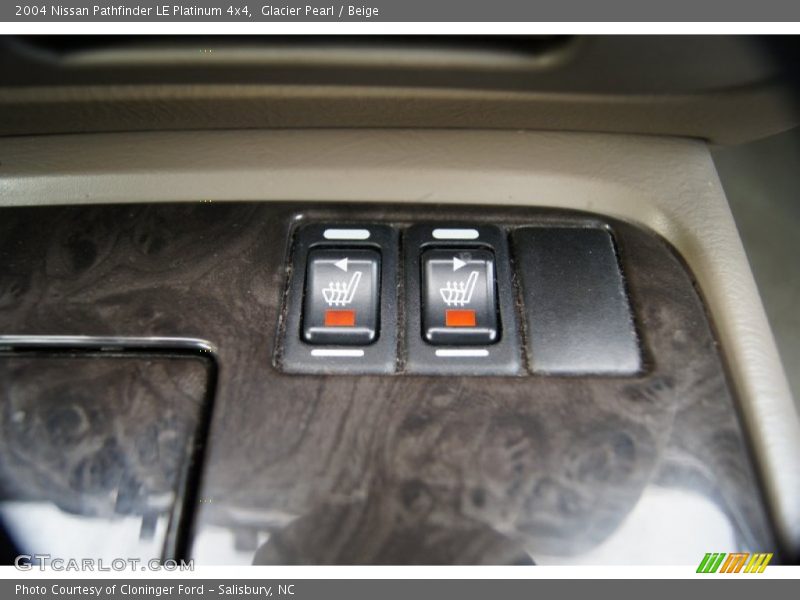 Controls of 2004 Pathfinder LE Platinum 4x4
