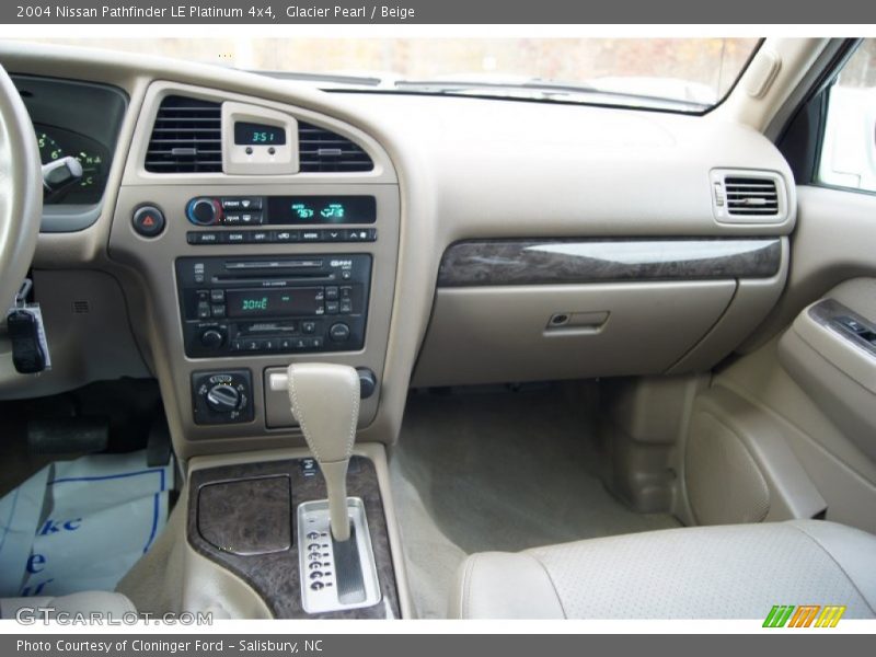 Dashboard of 2004 Pathfinder LE Platinum 4x4