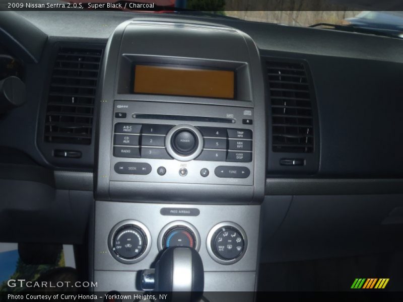 Super Black / Charcoal 2009 Nissan Sentra 2.0 S