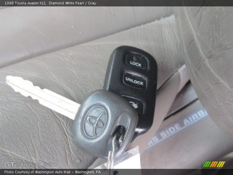 Diamond White Pearl / Gray 1998 Toyota Avalon XLS