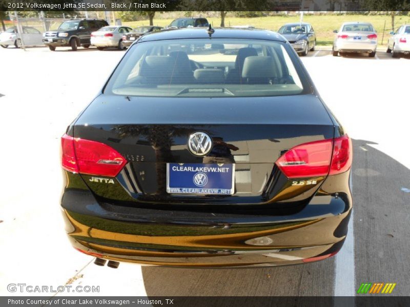 Black / Titan Black 2012 Volkswagen Jetta SE Sedan