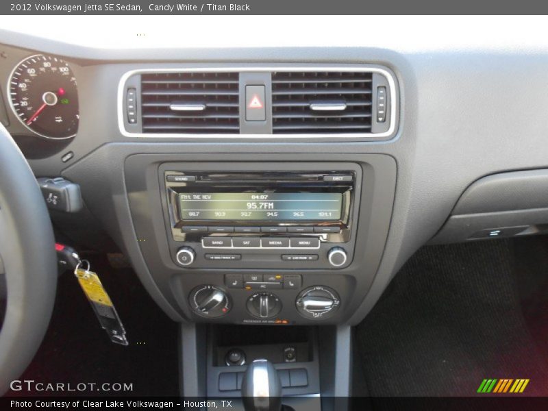 Candy White / Titan Black 2012 Volkswagen Jetta SE Sedan