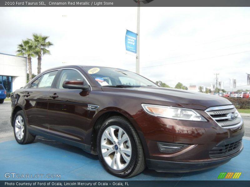 Front 3/4 View of 2010 Taurus SEL