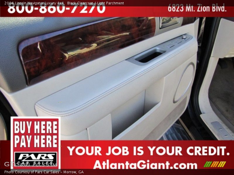 Black Clearcoat / Light Parchment 2004 Lincoln Navigator Luxury 4x4