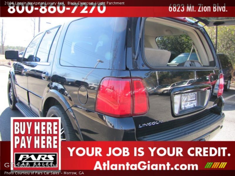 Black Clearcoat / Light Parchment 2004 Lincoln Navigator Luxury 4x4