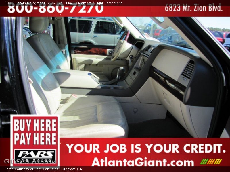 Black Clearcoat / Light Parchment 2004 Lincoln Navigator Luxury 4x4