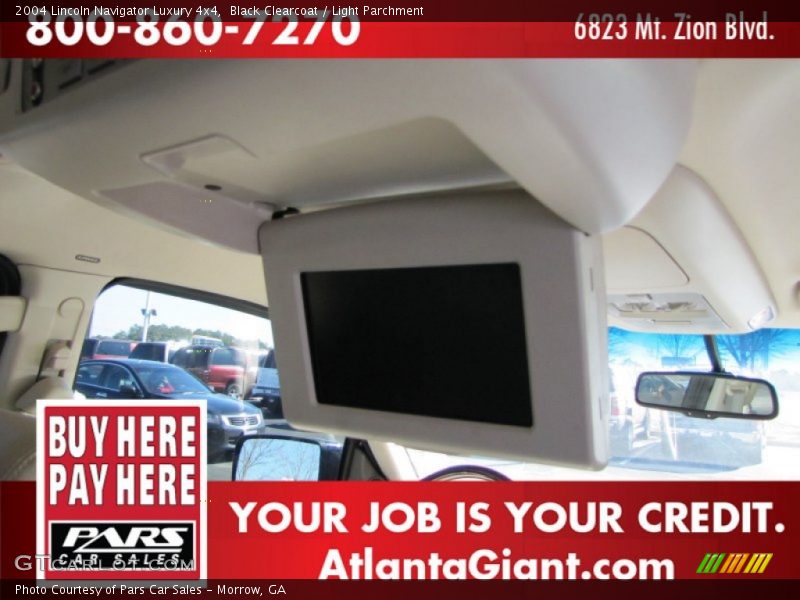 Black Clearcoat / Light Parchment 2004 Lincoln Navigator Luxury 4x4