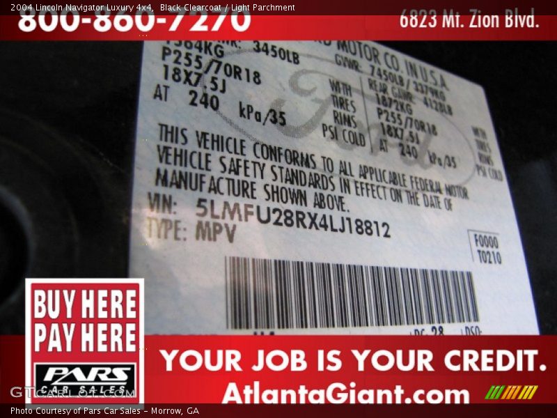 Black Clearcoat / Light Parchment 2004 Lincoln Navigator Luxury 4x4