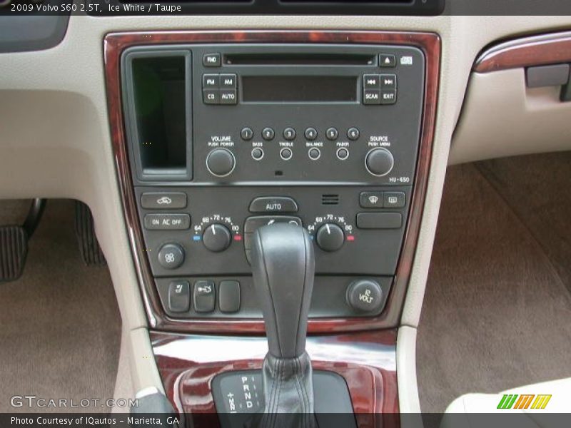 Ice White / Taupe 2009 Volvo S60 2.5T